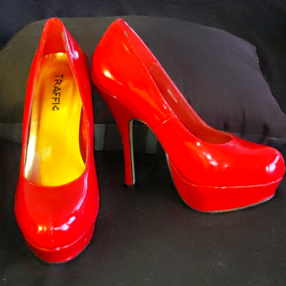 Women Traffic Red Pumps